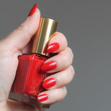 Flora 1761 Nail Lacquer in Flanders Poppy