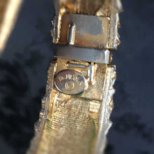 Kissing Crocodilians